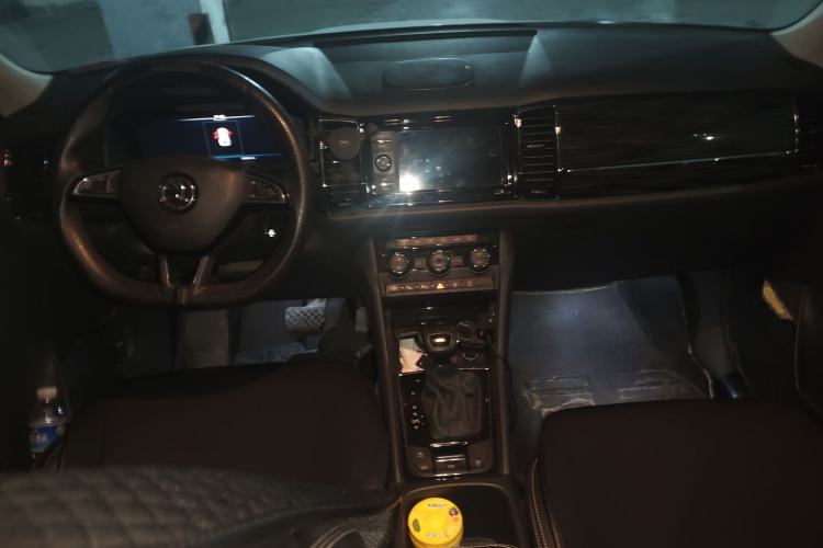 Used Skoda Kodiaq 2020 TSI330 5-Seat Two-Wheel Drive Deluxe Enjoyment Edition Center Console