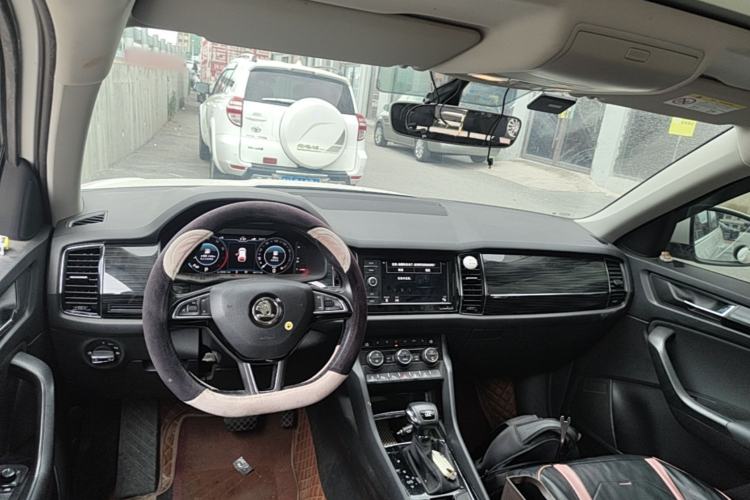 Used Skoda Kodiaq 2020 TSI330 7-Seater Two-Wheel-Drive Luxury Enjoyment Edition Center Console