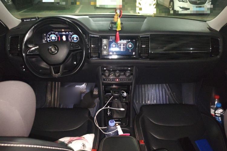 Used Skoda Kodiaq 2020 TSI330 7-Seater Two-Wheel-Drive Luxury Enjoyment Edition Center Console
