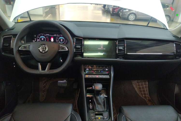 Used Skoda Kodiaq 2020 TSI330 7-Seater Two-Wheel-Drive Luxury Enjoyment Edition Center Console
