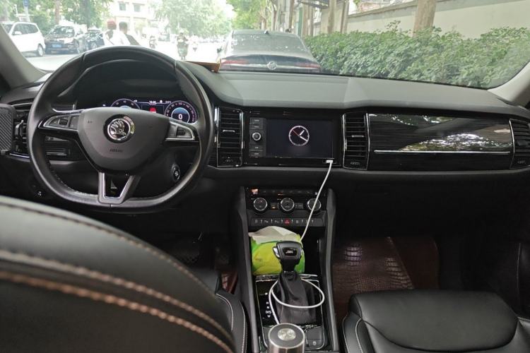 Used Skoda Kodiaq 2020 TSI330 7-Seater Two-Wheel-Drive Luxury Enjoyment Edition Center Console