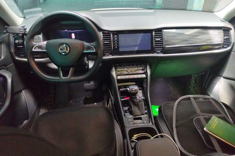 Used Skoda Kodiaq 2020 TSI330 5-Seat Two-Wheel Drive Deluxe Enjoyment Edition Center Console
