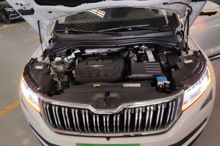 Used Skoda Kodiaq 2020 TSI330 7-Seater Two-Wheel-Drive Luxury Enjoyment Edition Engine Bay