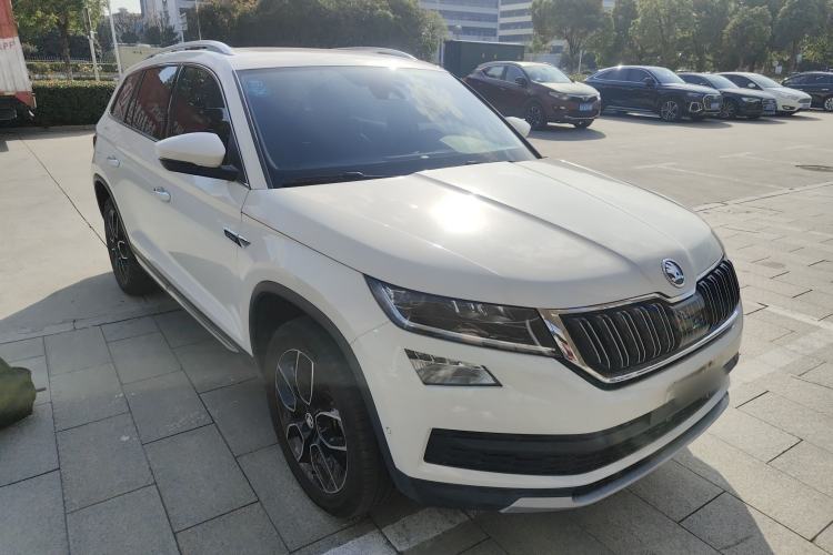 Used Skoda Kodiaq 2020 TSI330 7-Seater Two-Wheel-Drive Luxury Enjoyment Edition Front Right 45 Deg