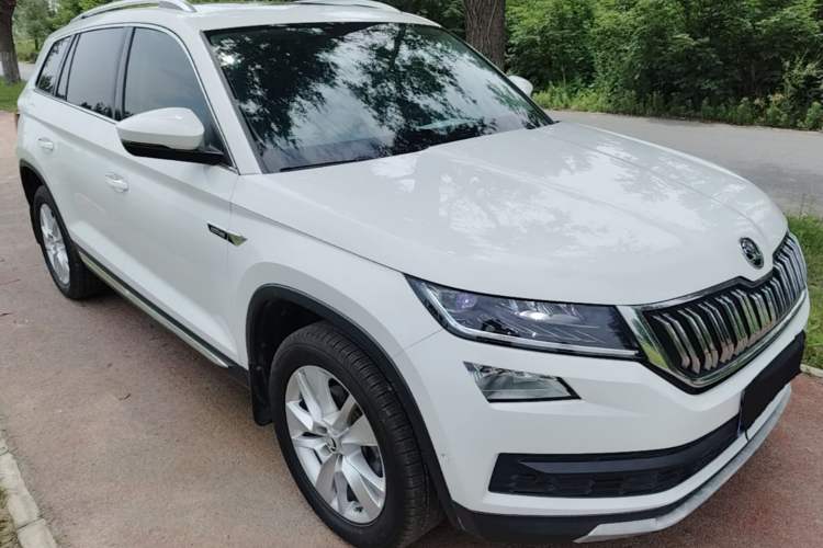 Used Skoda Kodiaq 2020 TSI330 7-Seater Two-Wheel-Drive Luxury Enjoyment Edition Front Right 45 Deg