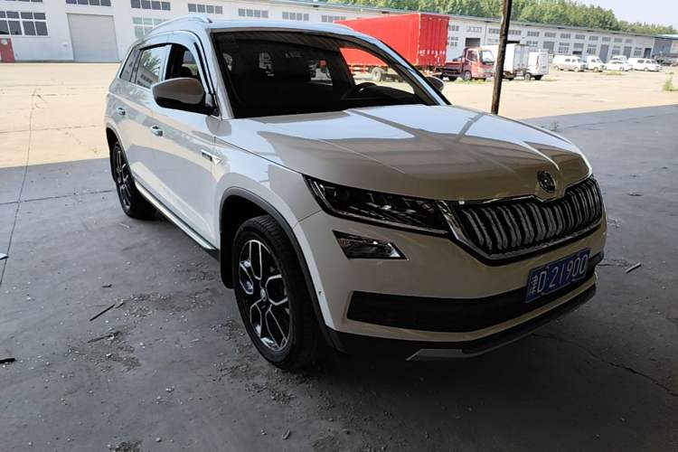 Used Skoda Kodiaq 2020 TSI330 7-Seater Two-Wheel-Drive Luxury Enjoyment Edition Front Right 45 Deg