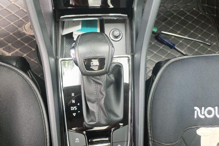 Used Skoda Kodiaq 2020 TSI330 5-Seat Two-Wheel Drive Deluxe Enjoyment Edition Gear Lever