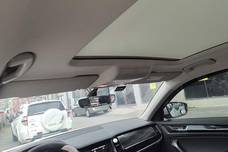 Used Skoda Kodiaq 2020 TSI330 7-Seater Two-Wheel-Drive Luxury Enjoyment Edition Headliner