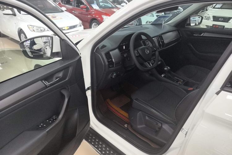 Used Skoda Kodiaq 2020 TSI330 7-Seater Two-Wheel Drive Comfort Edition Interior 2