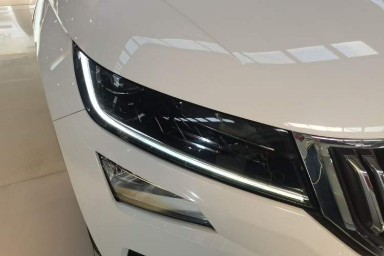 Used Skoda Kodiaq 2020 TSI330 7-Seater Two-Wheel-Drive Luxury Enjoyment Edition Right Front Headlight