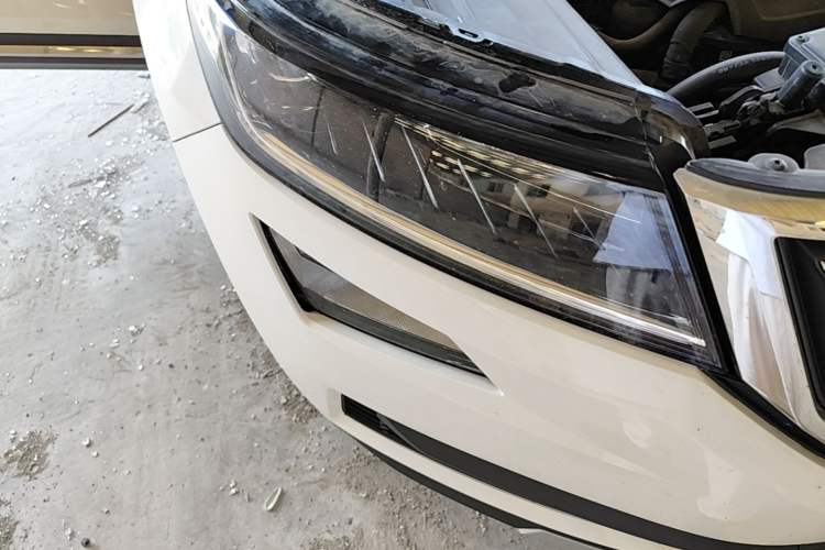 Used Skoda Kodiaq 2020 TSI330 7-Seater Two-Wheel-Drive Luxury Enjoyment Edition Right Front Headlight