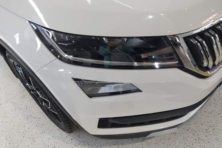 Used Skoda Kodiaq 2020 TSI330 7-Seater Two-Wheel-Drive Luxury Enjoyment Edition Right Front Headlight