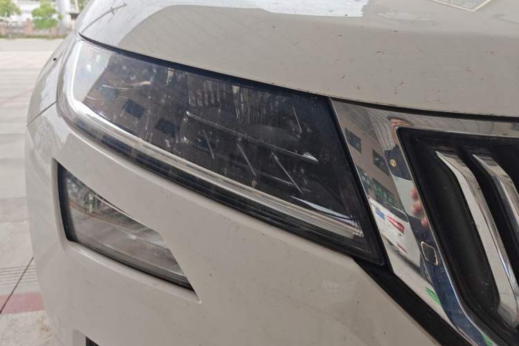Used Skoda Kodiaq 2020 TSI330 5-Seat Two-Wheel Drive Deluxe Enjoyment Edition Right Front Headlight