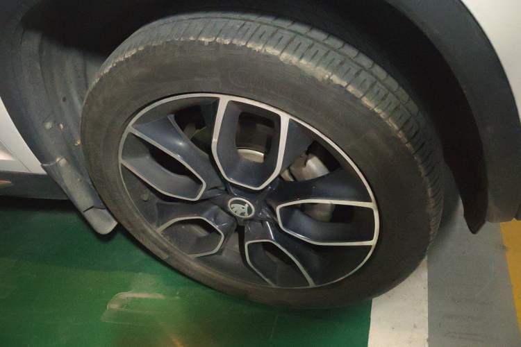Used Skoda Kodiaq 2020 TSI330 7-Seater Two-Wheel-Drive Luxury Enjoyment Edition Right Front Wheel Hub