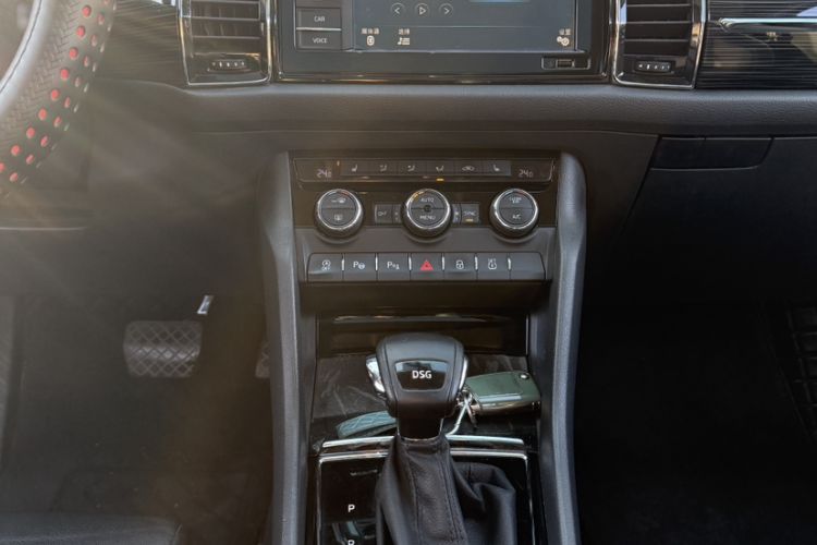 Used Skoda Kodiaq 2020 TSI330 7-Seater Two-Wheel-Drive Luxury Enjoyment Edition Audio And AC Panel