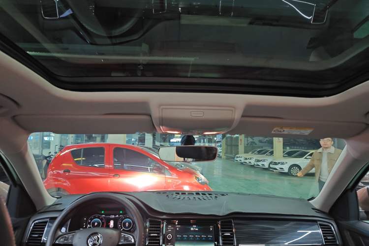 Used Skoda Kodiaq 2020 TSI330 7-Seater Two-Wheel-Drive Luxury Enjoyment Edition Headliner