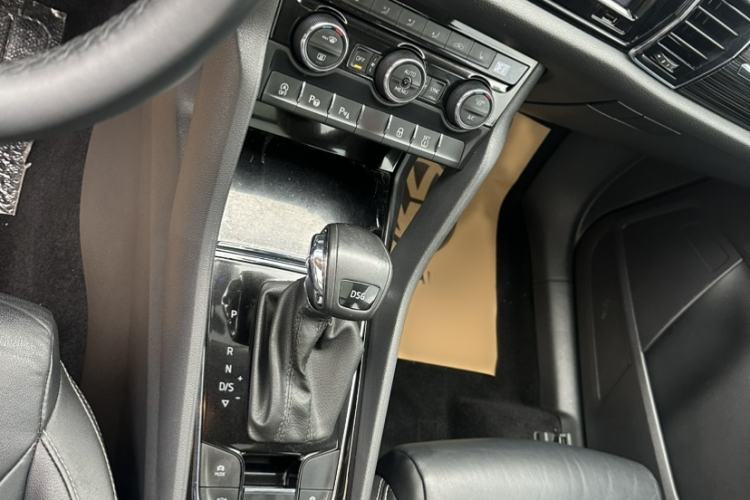 Used Skoda Kodiaq 2020 TSI330 7-Seater Two-Wheel-Drive Luxury Enjoyment Edition Interior 2