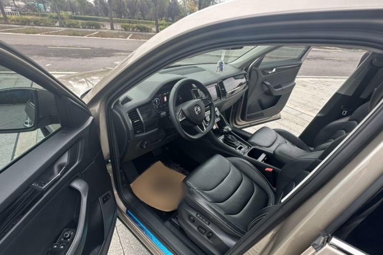 Used Skoda Kodiaq 2020 TSI330 7-Seater Two-Wheel-Drive Luxury Enjoyment Edition Interior 3
