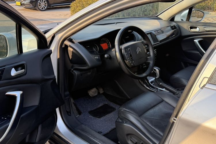 Used Skoda Kodiaq 2020 TSI330 7-Seater Two-Wheel-Drive Luxury Enjoyment Edition Interior 4