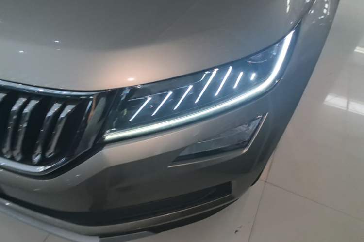 Used Skoda Kodiaq 2020 TSI330 5-Seat Two-Wheel Drive Deluxe Enjoyment Edition Left Front Headlight