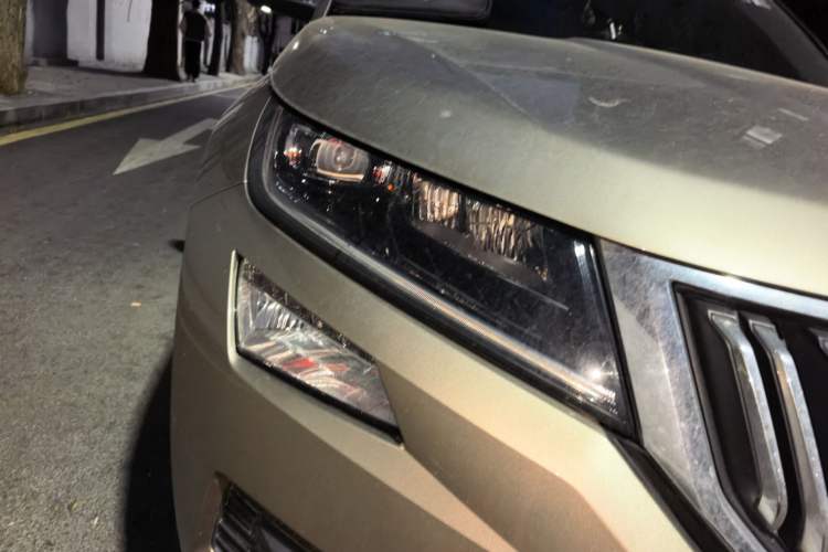 Used Skoda Kodiaq 2020 TSI330 5-Seat Two-Wheel Drive Deluxe Enjoyment Edition Right Front Headlight