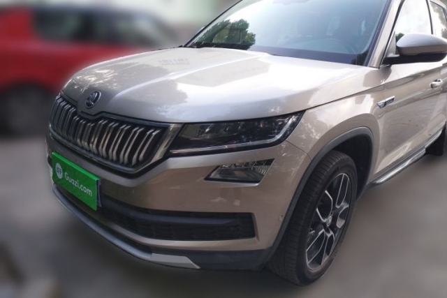 Ojetý Skoda Kodiaq 2020 TSI330 7-Seater Two-Wheel-Drive Luxury Enjoyment Edition