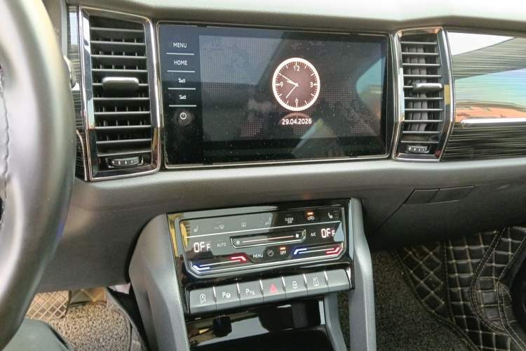 Used Skoda Kodiaq 2021 TSI330 7-Seater Two-Wheel-Drive Luxury Plus Edition Audio And AC Panel