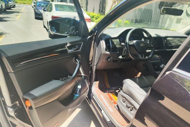 Used Skoda Kodiaq 2021 TSI330 7-Seater Two-Wheel-Drive Luxury Plus Edition Driver Seat