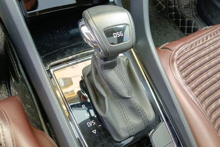 Used Skoda Kodiaq 2021 TSI330 7-Seater Two-Wheel-Drive Luxury Plus Edition Gear Lever