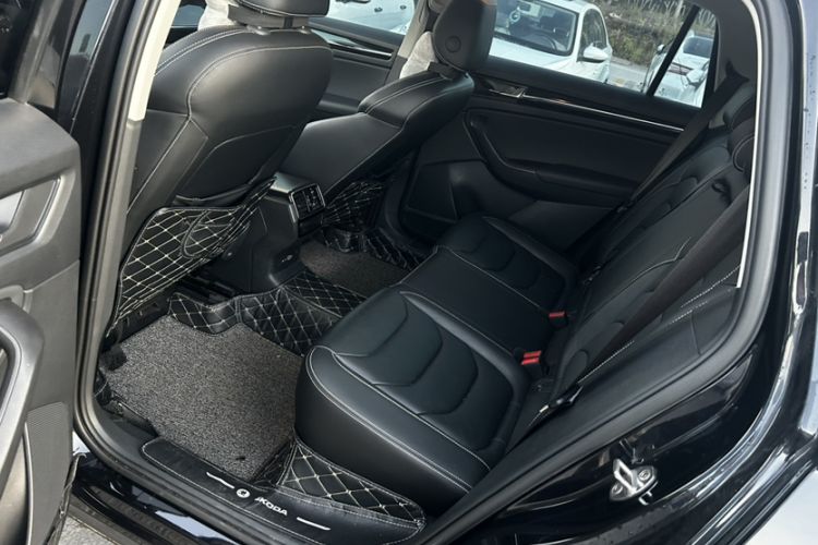 Used Skoda Kodiaq 2021 TSI330 5-Seater Two-Wheel-Drive Luxury Plus Edition Interior 3