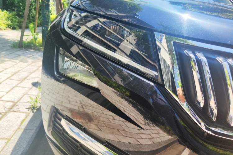 Used Skoda Kodiaq 2021 TSI330 7-Seater Two-Wheel-Drive Luxury Plus Edition Right Front Headlight