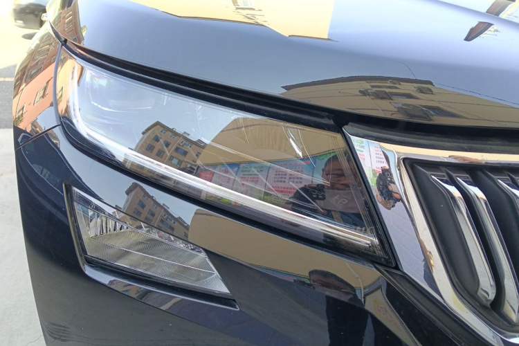 Used Skoda Kodiaq 2021 TSI330 7-Seater Two-Wheel-Drive Luxury Plus Edition Right Front Headlight