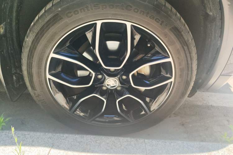 Used Skoda Kodiaq 2021 TSI330 7-Seater Two-Wheel-Drive Luxury Plus Edition Right Front Wheel Hub