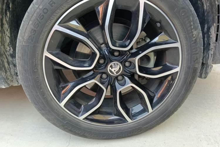 Used Skoda Kodiaq 2021 TSI330 7-Seater Two-Wheel-Drive Luxury Plus Edition Right Front Wheel Hub