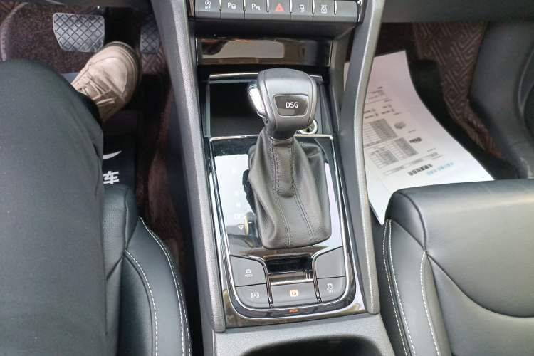 Used Skoda Kodiaq 2021 TSI330 5-Seater Two-Wheel-Drive Luxury Plus Edition Gear Lever