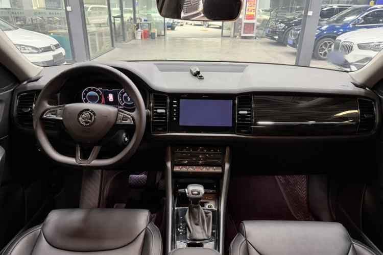 Used Skoda Kodiaq 2021 TSI330 5-Seater Two-Wheel-Drive Luxury Plus Edition Interior 1