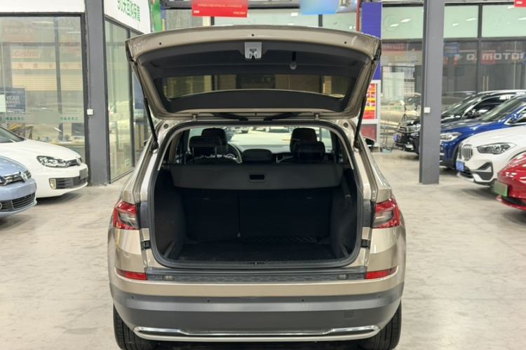 Used Skoda Kodiaq 2021 TSI330 5-Seater Two-Wheel-Drive Luxury Plus Edition Interior 8
