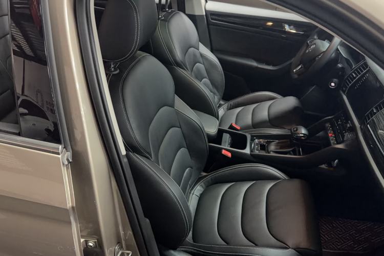 Used Skoda Kodiaq 2021 TSI330 5-Seater Two-Wheel-Drive Luxury Plus Edition Right Front Seat