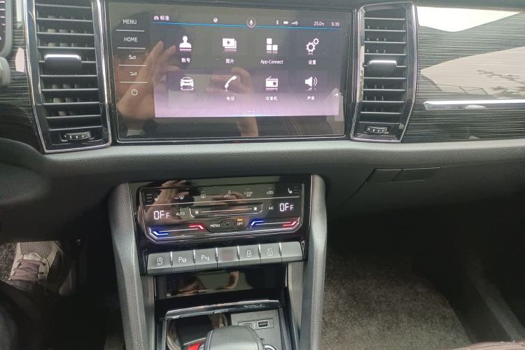 Used Skoda Kodiaq 2021 TSI330 5-Seater Two-Wheel-Drive Luxury Plus Edition Audio And AC Panel