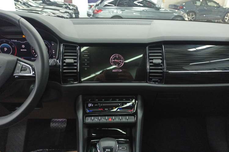 Used Skoda Kodiaq 2021 TSI330 5-Seater Two-Wheel-Drive Luxury Plus Edition Audio And AC Panel