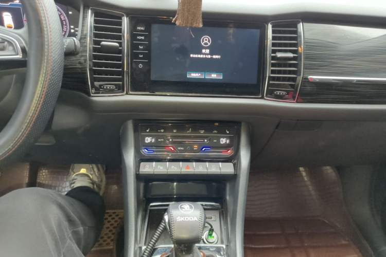 Used Skoda Kodiaq 2021 TSI330 5-Seater Two-Wheel-Drive Luxury Plus Edition Audio And AC Panel