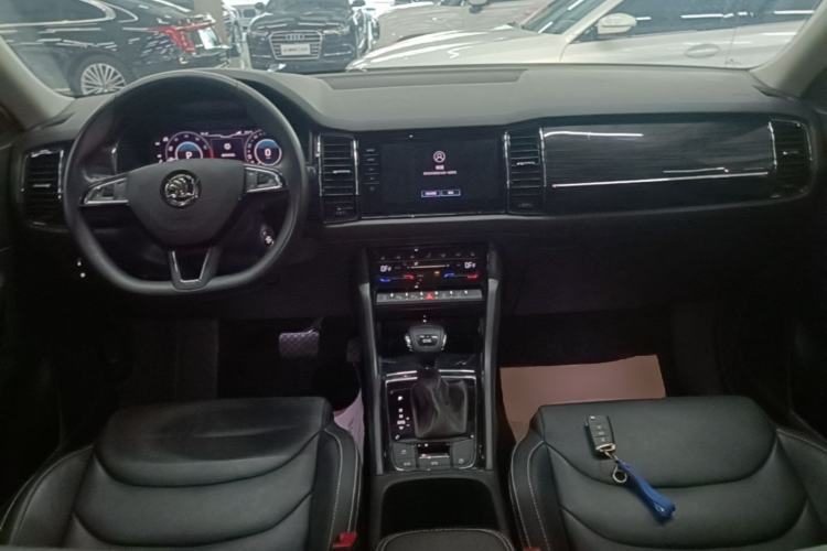 Used Skoda Kodiaq 2021 TSI330 7-Seater Two-Wheel-Drive Luxury Plus Edition Center Console