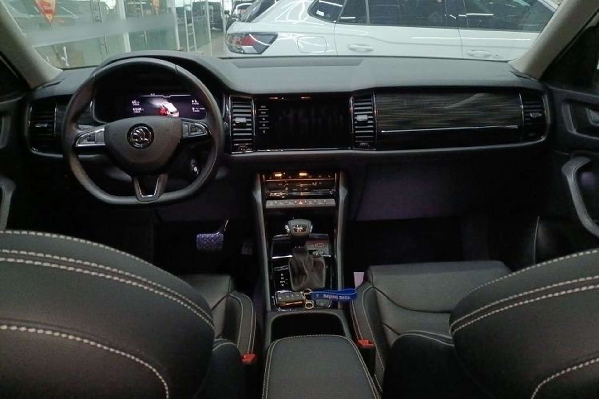 Used Skoda Kodiaq 2021 TSI330 7-Seater Two-Wheel-Drive Luxury Plus Edition Center Console