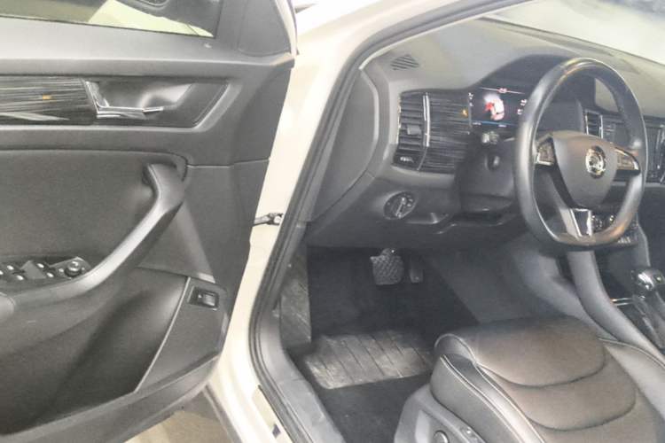 Used Skoda Kodiaq 2021 TSI330 5-Seater Two-Wheel-Drive Luxury Plus Edition Driver Seat