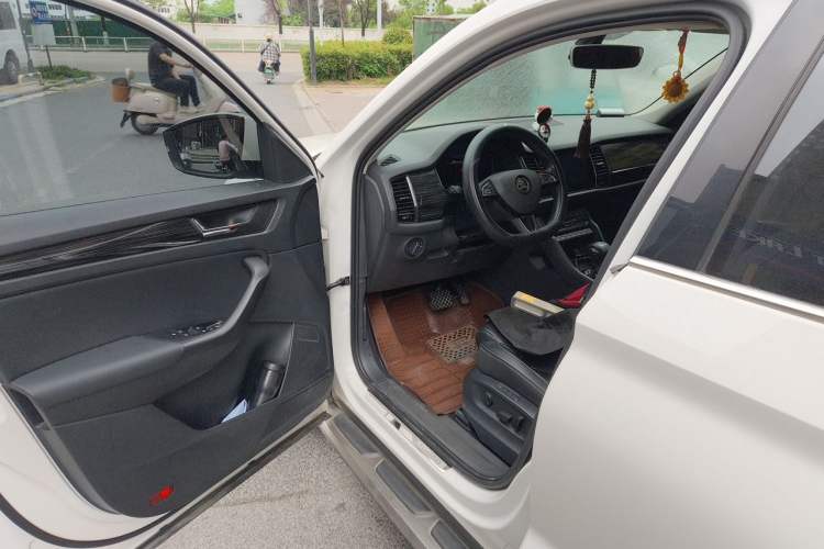 Used Skoda Kodiaq 2021 TSI330 5-Seater Two-Wheel-Drive Luxury Plus Edition Driver Seat