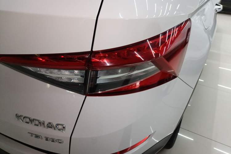 Used Skoda Kodiaq 2021 TSI330 7-Seater Two-Wheel-Drive Luxury Plus Edition Exterior 3