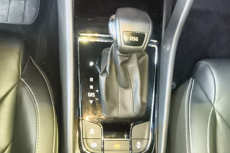 Used Skoda Kodiaq 2021 TSI330 5-Seater Two-Wheel-Drive Luxury Plus Edition Gear Lever