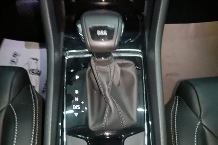 Used Skoda Kodiaq 2021 TSI330 7-Seater Two-Wheel-Drive Luxury Plus Edition Gear Lever