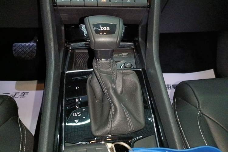 Used Skoda Kodiaq 2021 TSI330 7-Seater Two-Wheel-Drive Luxury Plus Edition Gear Lever