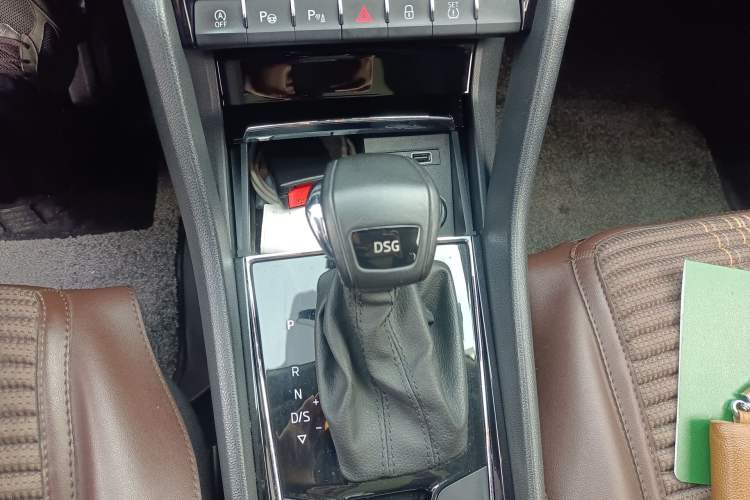 Used Skoda Kodiaq 2021 TSI330 5-Seater Two-Wheel-Drive Luxury Plus Edition Gear Lever